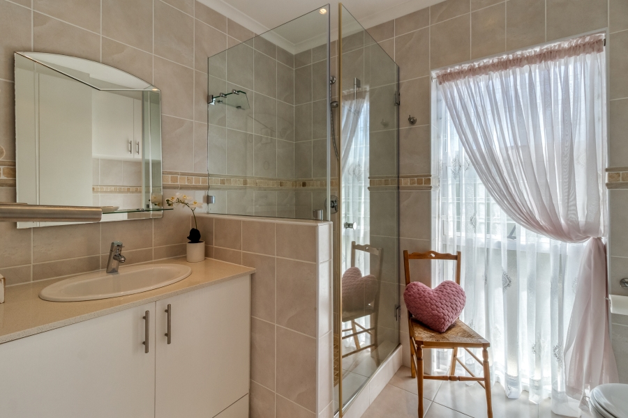 3 Bedroom Property for Sale in Dennegeur Western Cape